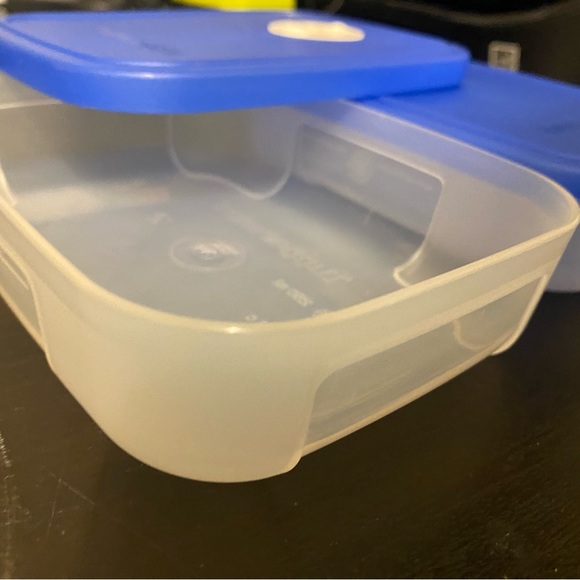 Small square Tupperware containers - Picture 3 of 3